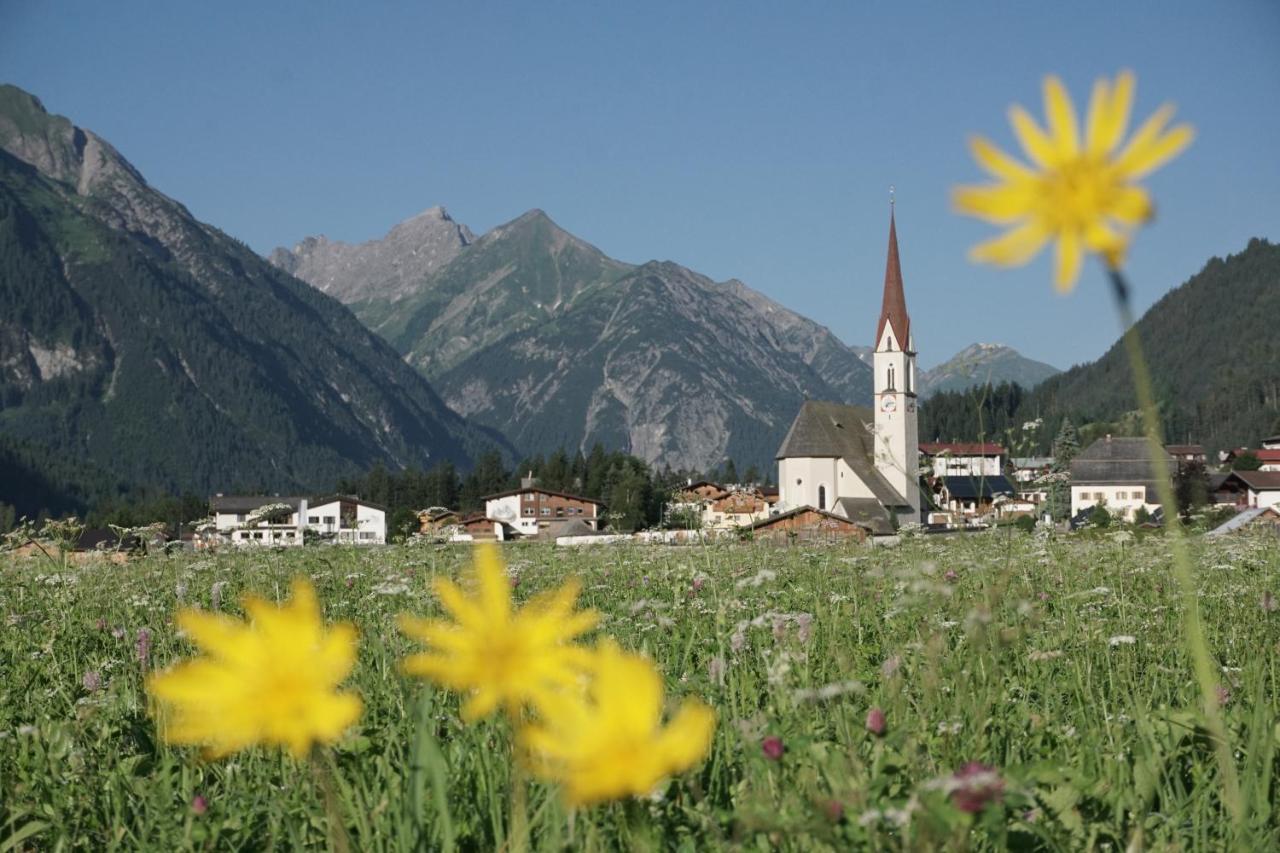 Haus Walch Bed & Breakfast Elbigenalp Exterior photo