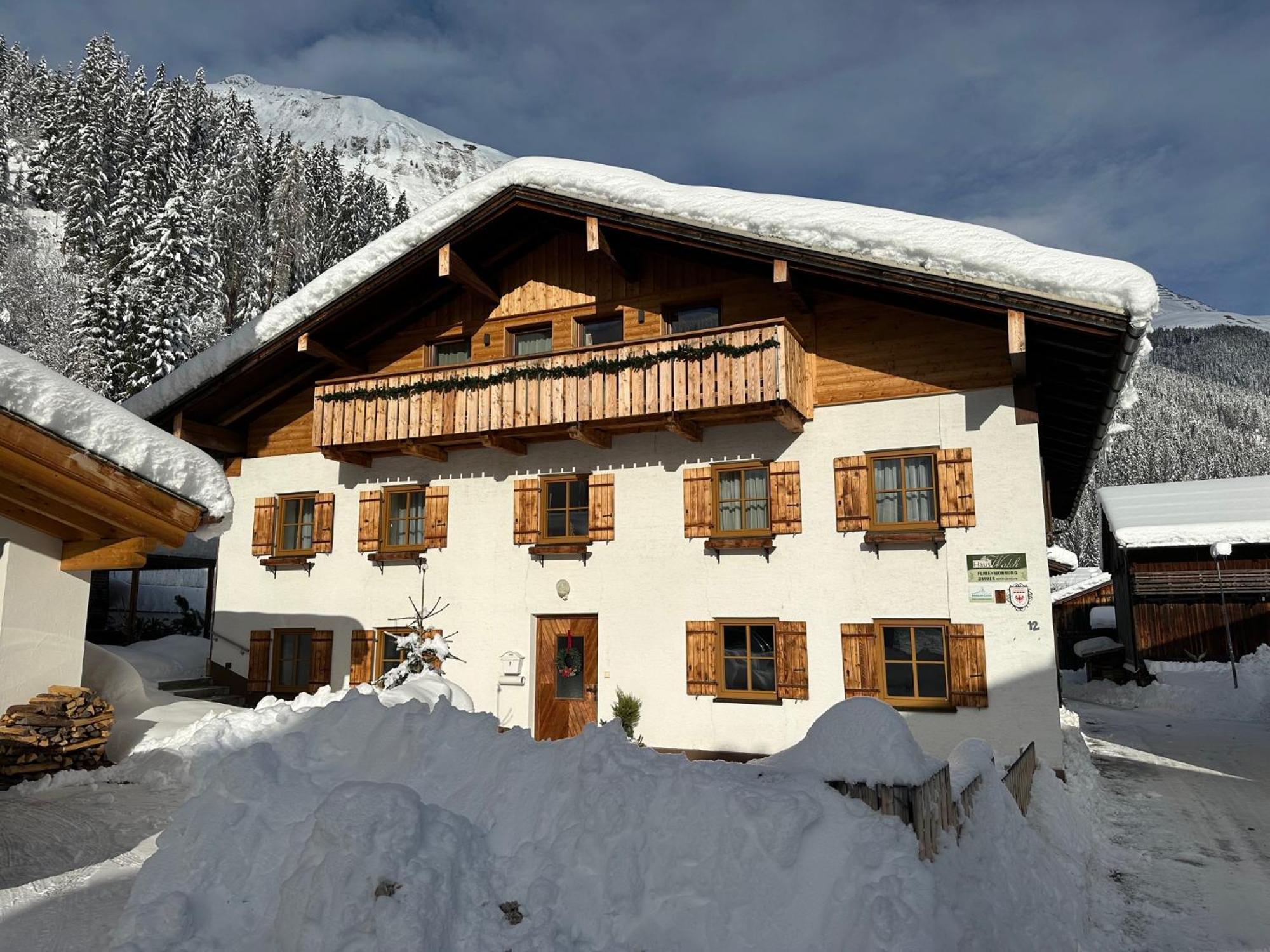 Haus Walch Bed & Breakfast Elbigenalp Exterior photo